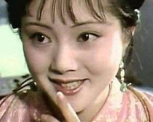红楼梦中薛姨妈为何不跟薛宝钗一起住？原因是什么？