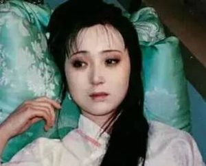 红楼梦中林黛玉的不足之症是怎么得的？为何一出生就有