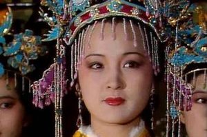 红楼梦里容貌最像贾元春的女子是谁？贾母最疼她