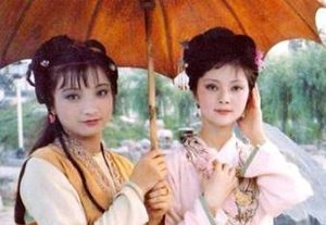 红楼梦中莺儿作为薛宝钗的丫鬟，是个什么样的人？