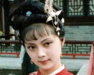 红楼梦中薛宝钗的金锁到底是怎么来的？真的是和尚给的？