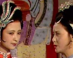 红楼梦中贾母在尤二姐入住贾府后做了什么事情？