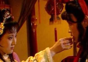 红楼梦中元宵节时，林黛玉喂了宝玉一杯酒造成了什么影响？