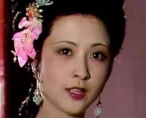红楼梦中尤二姐自杀后，贾琏是如何给她举办葬礼的?
