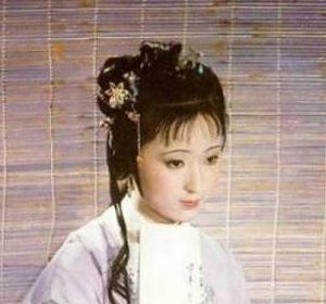 红楼梦中王夫人不喜欢黛玉是因为什么？与宝玉有关？