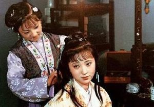 《红楼梦》里的紫鹃为什么藏着宝玉的荷包？是为了黛玉还是为自己？