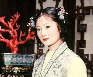 红楼梦中晴雯被撵与林之孝家的有何关系？