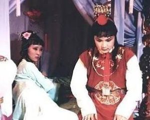 红楼梦中元春为何不喜欢黛玉?她们第一次见面是在何时？