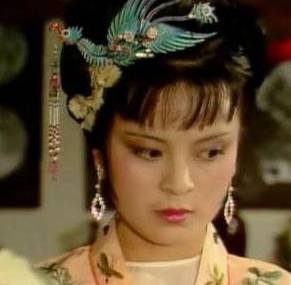 红楼梦中探春与弟弟贾环的关系怎么样？她真的是个冷血的人吗？