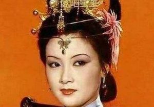 《红楼梦》里天不怕地不怕的王熙凤，为什么要替贾珍遮丑？