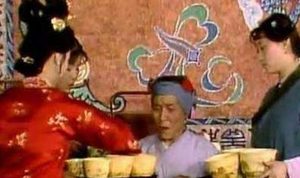 《红楼梦》里贾母为什么要借换窗纱嘲讽王夫人？