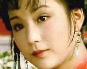 红楼梦中袭人对黛玉宝钗态度为何有那么大的变化？