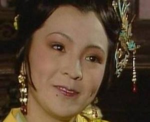 红楼梦中夏金桂是如何闹的薛家鸡犬不宁的？