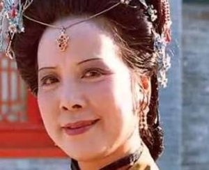红楼梦邢夫人与贾赦之间的关系如何？为何说她愚蠢？
