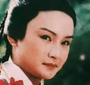 红楼梦中贾宝玉的名字是怎么来的？是他的真名吗