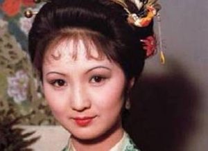 红楼梦玫瑰露丢窃案是怎么回事？平儿是如何处理的？
