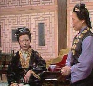 红楼梦鸳鸯拒婚后，贾母说王夫人抢权是什么意思？
