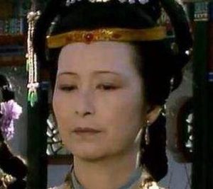 红楼梦薛宝钗在贾府过生日的背后引出了什么问题？