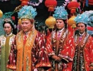 红楼梦黛玉进贾府时并没有走正门，是为何？