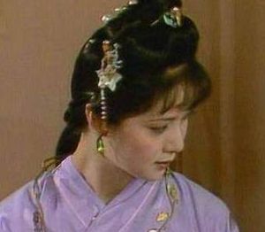 红楼梦中薛宝钗对史湘云的态度如何？为何始终防着她？