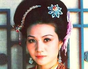 红楼梦中彩霞和彩云是谁？她们真的是同一个人吗？