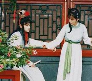 红楼梦晴雯为何不被其他丫鬟喜欢？原因是什么？