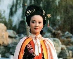 红楼梦王熙凤与薛宝钗之间的关系如何？她们有何交集
