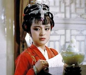 红楼梦探春与母亲赵姨娘之间的关系如何？真的很疏远吗?