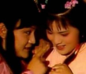 红楼梦袭人在贾府的地位如何？有多少薪资？