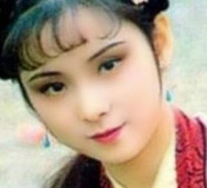 红楼梦中晴雯与袭人二人是如何处理问题的？有何不同