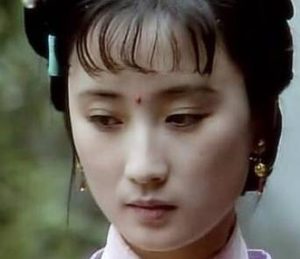 红楼梦中香菱为何能读诗？她识字吗？