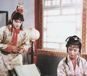红楼梦黛玉进入贾府之后，都有哪些变化？