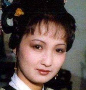 红楼梦中王熙凤与迎春之间有何联系？关系怎么样？