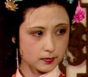 红楼梦尤三姐私混贾珍的原因是什么？
