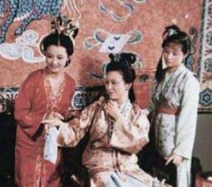 红楼梦刘姥姥进大观园时，王夫人送给他一百两银子是为何？