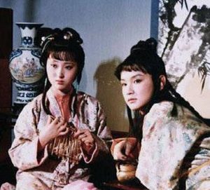 红楼梦中宝玉黛玉二人之间的关系有何变化？