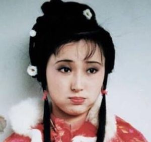 红楼梦刘姥姥进大观园闹了那么多笑话，宝钗是什么表现？