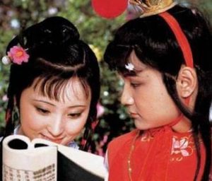 红楼梦黛玉在看杂书时，薛宝钗是如何教导她的？