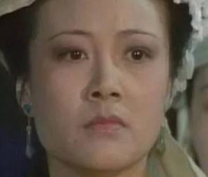 红楼梦中尤氏与妹妹尤二姐之间的关系怎么样？