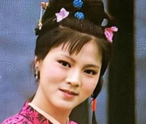 红楼梦中宝玉的通灵宝玉是怎么来的？书里是怎么写的？