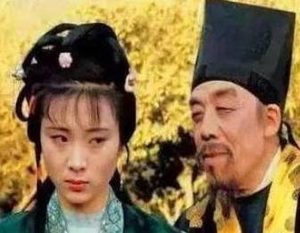红楼梦中贾母作为贾府的老祖宗，她是如何教育后辈的