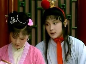 红楼梦中袭人的吃醋与嫉妒非常隐秘，具体表现在哪些方面？