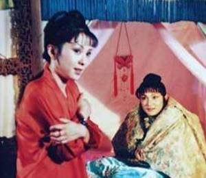 红楼梦中坠儿为何会离开怡红院？与晴雯有何关系
