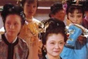 红楼梦中尤氏是如何面对秦可卿与贾珍之间的丑闻的？