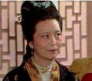红楼梦中宝钗初到贾府时，王夫人是什么表现？