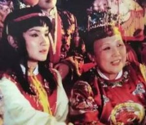 林黛玉进贾府那天，贾母是如何形容自家三春的？
