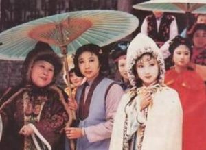 红楼梦中荣国府的饮食是什么样的？是何表现？