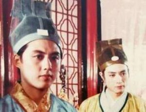 探春管家贾府后处理的第一件事情是什么？