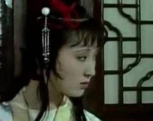 红楼梦中四大家族之一的薛府是于何时开始败落的？