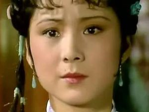红楼梦中晴雯一定要撵走坠儿到底是因为什么？